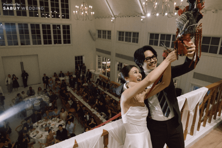 รีวิวงานแต่งสีเบอร์กันดีที่ทั้งอบอุ่นทั้งเก๋ ของเจ้าของร้านกาแฟ Home by now @ Silooet House