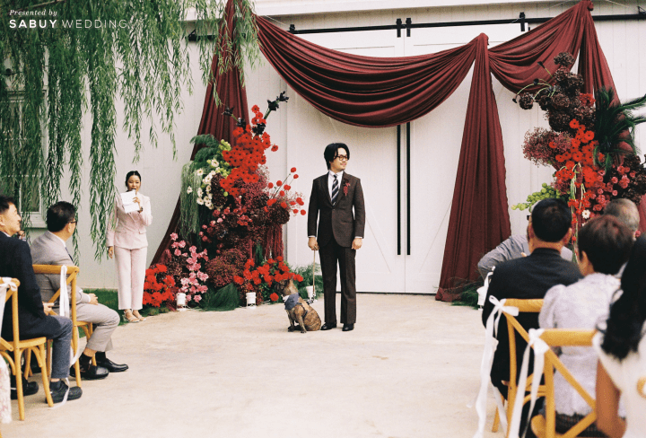 รีวิวงานแต่งสีเบอร์กันดีที่ทั้งอบอุ่นทั้งเก๋ ของเจ้าของร้านกาแฟ Home by now @ Silooet House