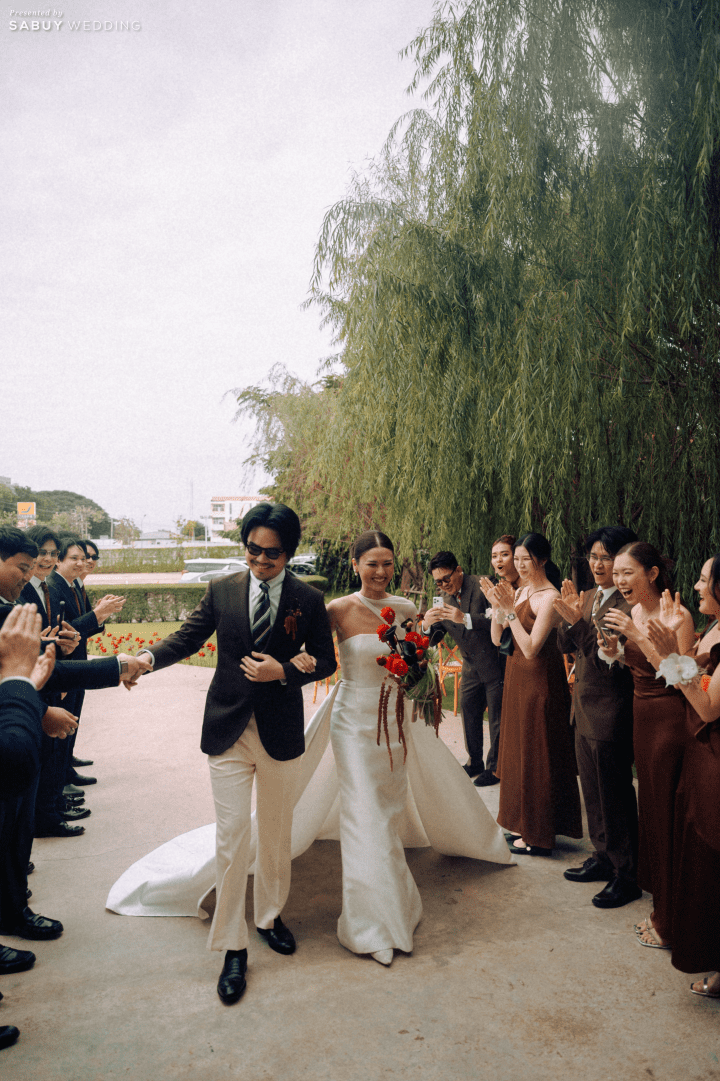 รีวิวงานแต่งสีเบอร์กันดีที่ทั้งอบอุ่นทั้งเก๋ ของเจ้าของร้านกาแฟ Home by now @ Silooet House