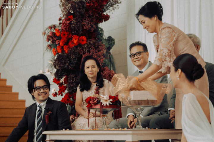 รีวิวงานแต่งสีเบอร์กันดีที่ทั้งอบอุ่นทั้งเก๋ ของเจ้าของร้านกาแฟ Home by now @ Silooet House