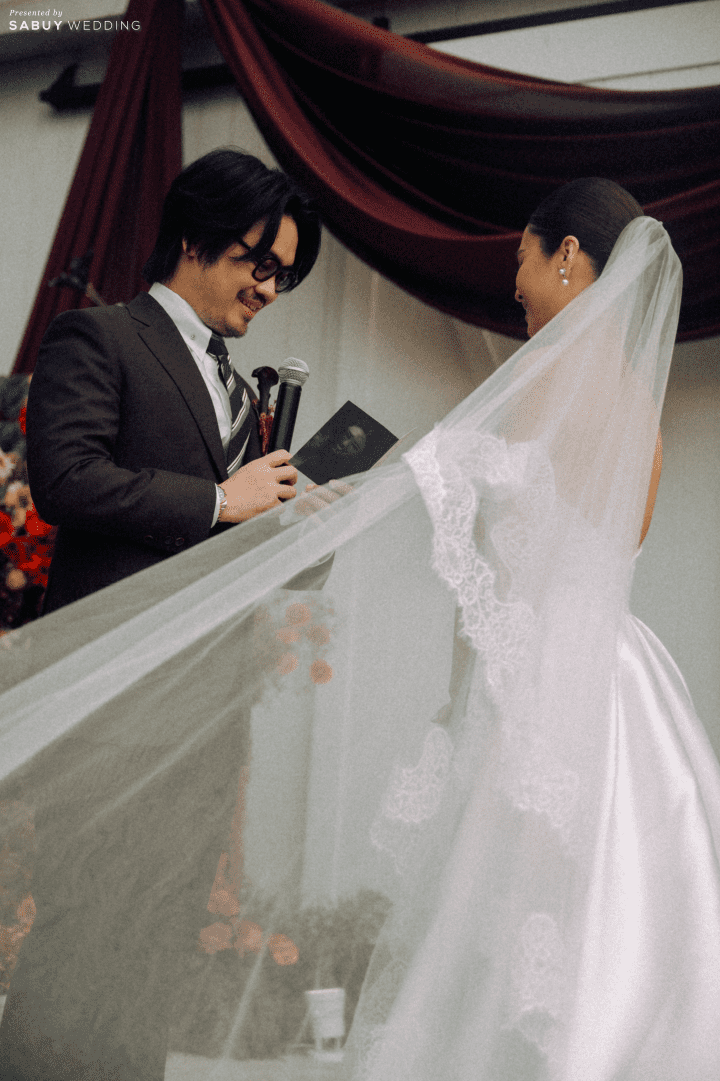 รีวิวงานแต่งสีเบอร์กันดีที่ทั้งอบอุ่นทั้งเก๋ ของเจ้าของร้านกาแฟ Home by now @ Silooet House