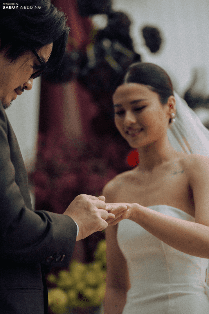 รีวิวงานแต่งสีเบอร์กันดีที่ทั้งอบอุ่นทั้งเก๋ ของเจ้าของร้านกาแฟ Home by now @ Silooet House