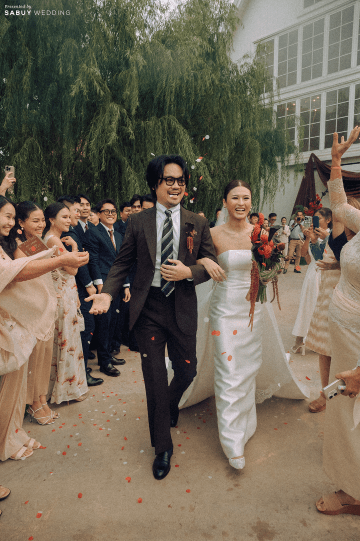 รีวิวงานแต่งสีเบอร์กันดีที่ทั้งอบอุ่นทั้งเก๋ ของเจ้าของร้านกาแฟ Home by now @ Silooet House