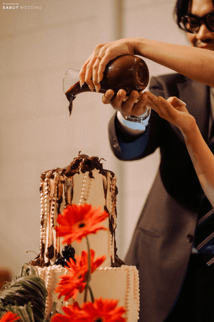 รีวิวงานแต่งสีเบอร์กันดีที่ทั้งอบอุ่นทั้งเก๋ ของเจ้าของร้านกาแฟ Home by now @ Silooet House