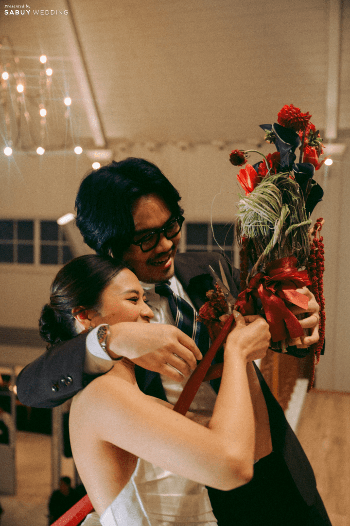 รีวิวงานแต่งสีเบอร์กันดีที่ทั้งอบอุ่นทั้งเก๋ ของเจ้าของร้านกาแฟ Home by now @ Silooet House