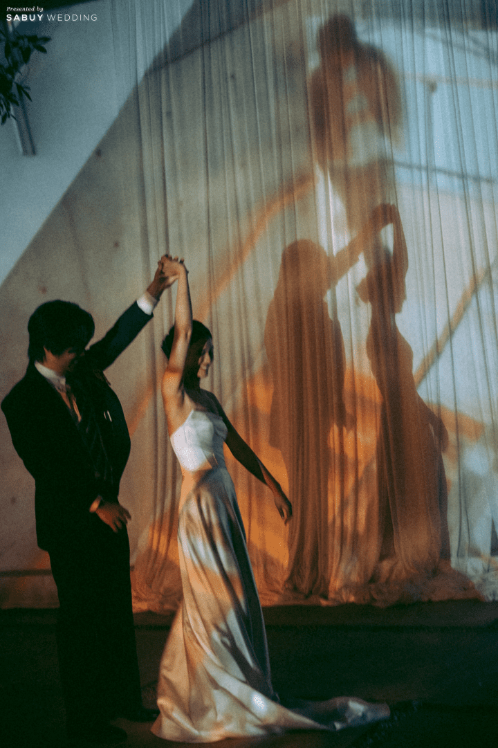 รีวิวงานแต่งสีเบอร์กันดีที่ทั้งอบอุ่นทั้งเก๋ ของเจ้าของร้านกาแฟ Home by now @ Silooet House