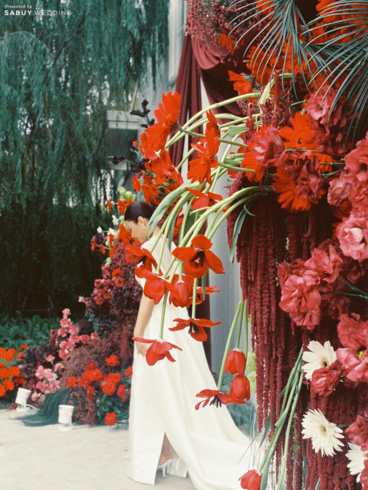 รีวิวงานแต่งสีเบอร์กันดีที่ทั้งอบอุ่นทั้งเก๋ ของเจ้าของร้านกาแฟ Home by now @ Silooet House