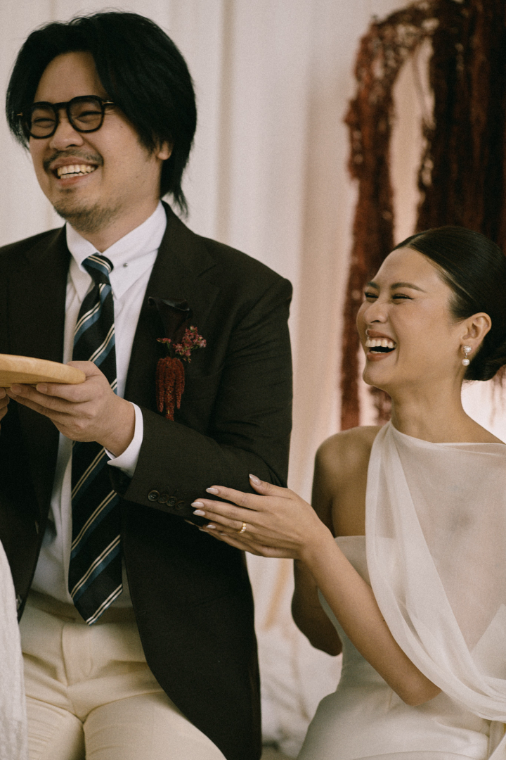 รีวิวงานแต่งสีเบอร์กันดีที่ทั้งอบอุ่นทั้งเก๋ ของเจ้าของร้านกาแฟ Home by now @ Silooet House