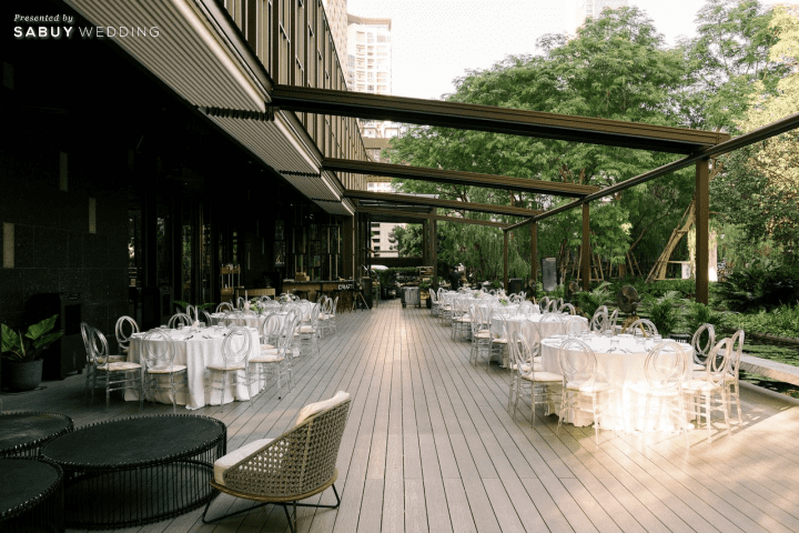  รีวิวงานแต่ง Multicultural ในสวนกลางเมือง พร้อมไอเดีย Installation Art ที่สวยทุกซีน @ Kimpton Maa-Lai Bangkok