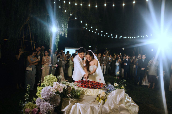  รีวิวงานแต่ง Multicultural ในสวนกลางเมือง พร้อมไอเดีย Installation Art ที่สวยทุกซีน @ Kimpton Maa-Lai Bangkok