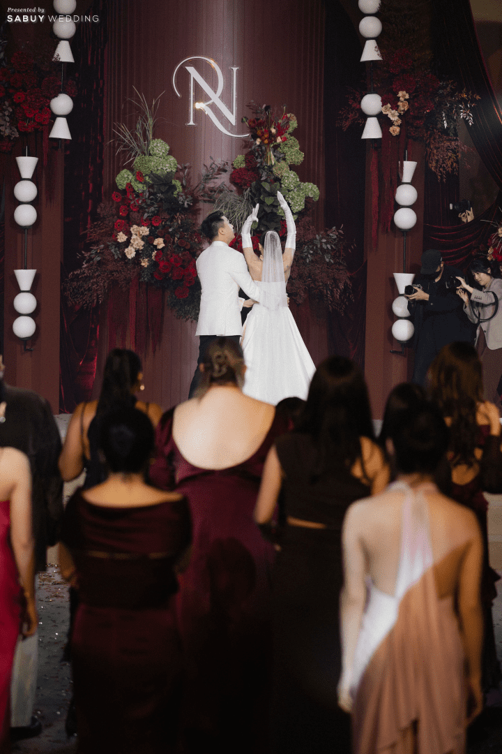  รีวิวงานแต่งธีม Burgundy Glam ครบทั้งพิธีจีน เลี้ยงฉลอง และปาร์ตี้สุดมันส์ by PaR Wedding Planner