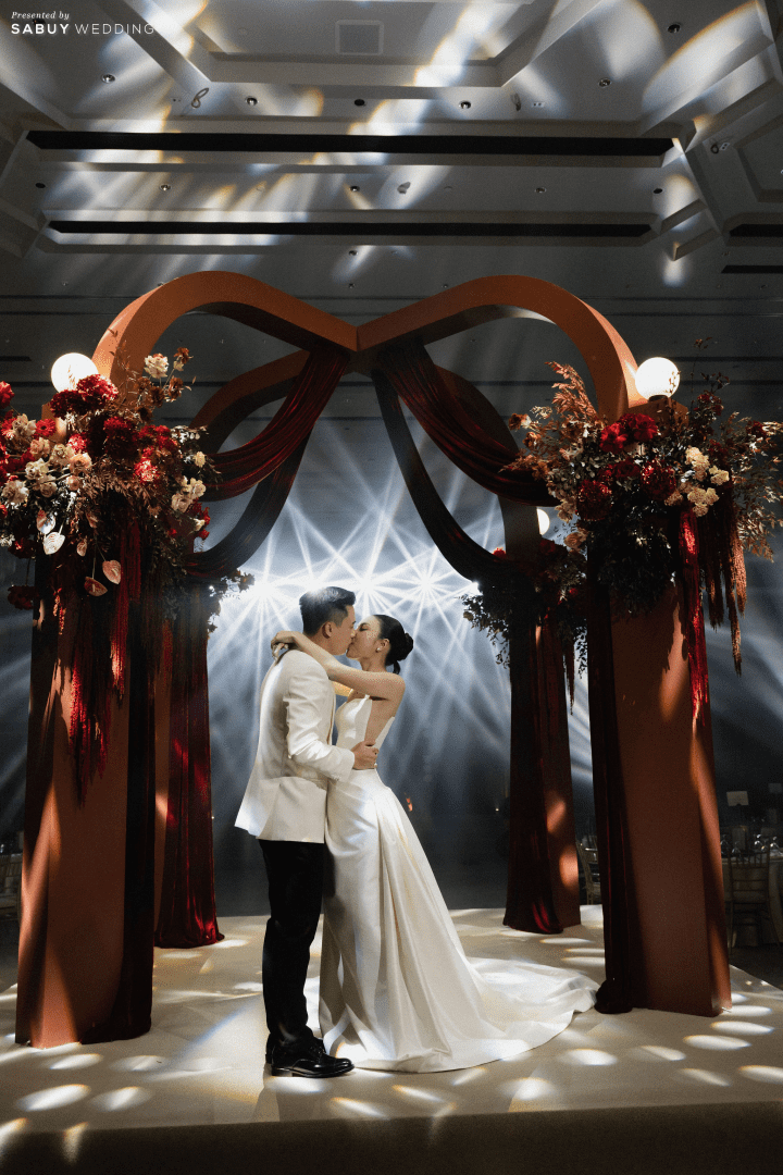  รีวิวงานแต่งธีม Burgundy Glam ครบทั้งพิธีจีน เลี้ยงฉลอง และปาร์ตี้สุดมันส์ by PaR Wedding Planner