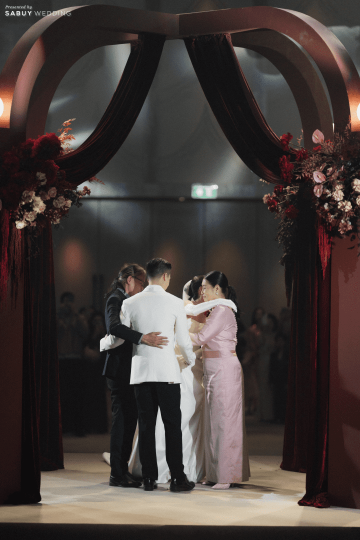  รีวิวงานแต่งธีม Burgundy Glam ครบทั้งพิธีจีน เลี้ยงฉลอง และปาร์ตี้สุดมันส์ by PaR Wedding Planner