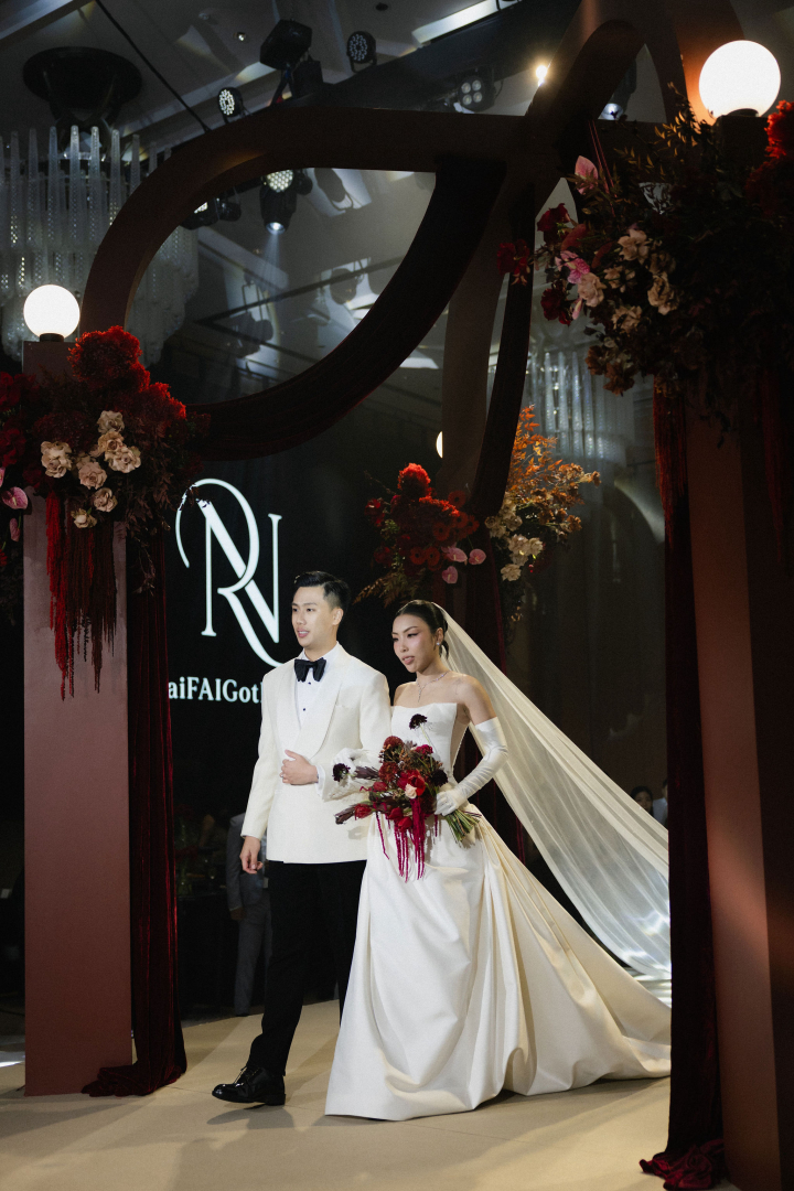  รีวิวงานแต่งธีม Burgundy Glam ครบทั้งพิธีจีน เลี้ยงฉลอง และปาร์ตี้สุดมันส์ by PaR Wedding Planner