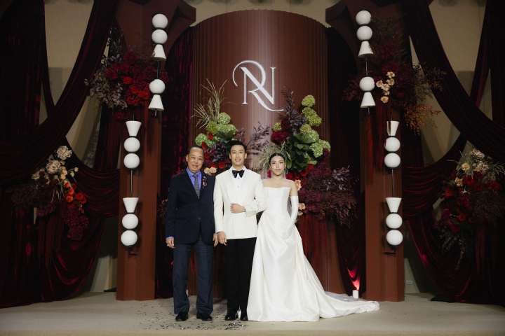  รีวิวงานแต่งธีม Burgundy Glam ครบทั้งพิธีจีน เลี้ยงฉลอง และปาร์ตี้สุดมันส์ by PaR Wedding Planner
