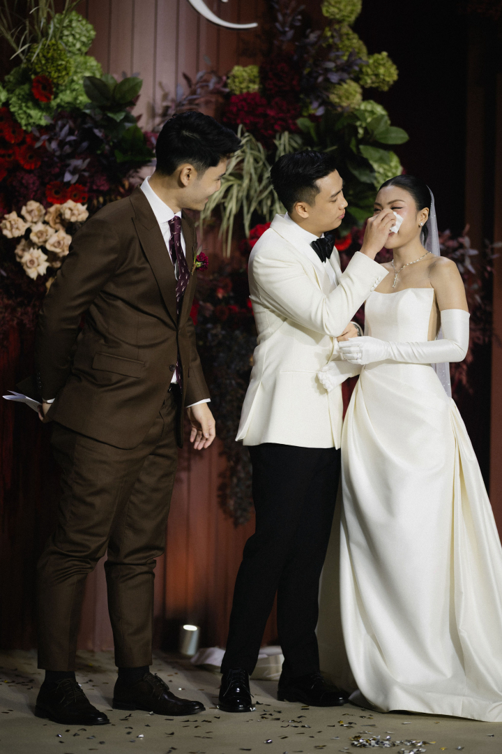  รีวิวงานแต่งธีม Burgundy Glam ครบทั้งพิธีจีน เลี้ยงฉลอง และปาร์ตี้สุดมันส์ by PaR Wedding Planner