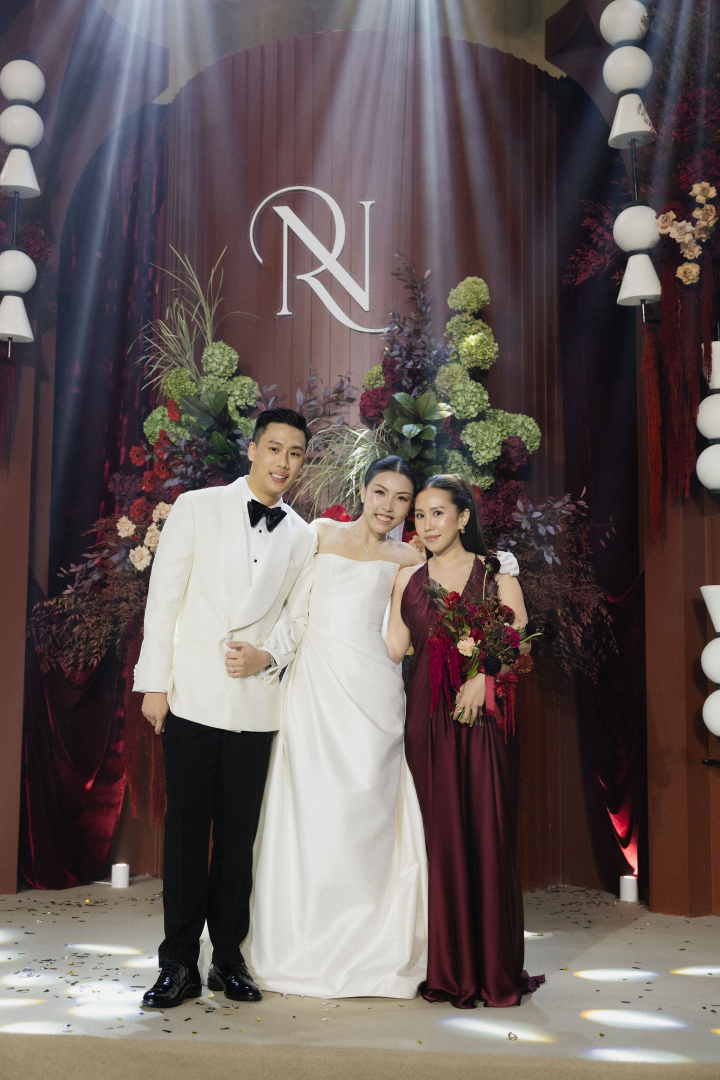  รีวิวงานแต่งธีม Burgundy Glam ครบทั้งพิธีจีน เลี้ยงฉลอง และปาร์ตี้สุดมันส์ by PaR Wedding Planner