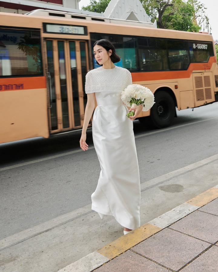  รวมลุคเจ้าสาว “พราว วง Olives” ไอคอนสายแฟ ปังทุกซีน สวยสะกดจนต้องซูม!