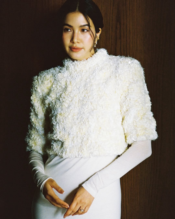  รวมลุคเจ้าสาว “พราว วง Olives” ไอคอนสายแฟ ปังทุกซีน สวยสะกดจนต้องซูม!