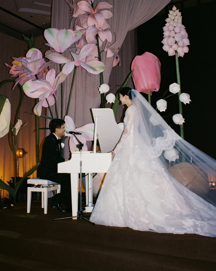  รวมลุคเจ้าสาว “พราว วง Olives” ไอคอนสายแฟ ปังทุกซีน สวยสะกดจนต้องซูม!