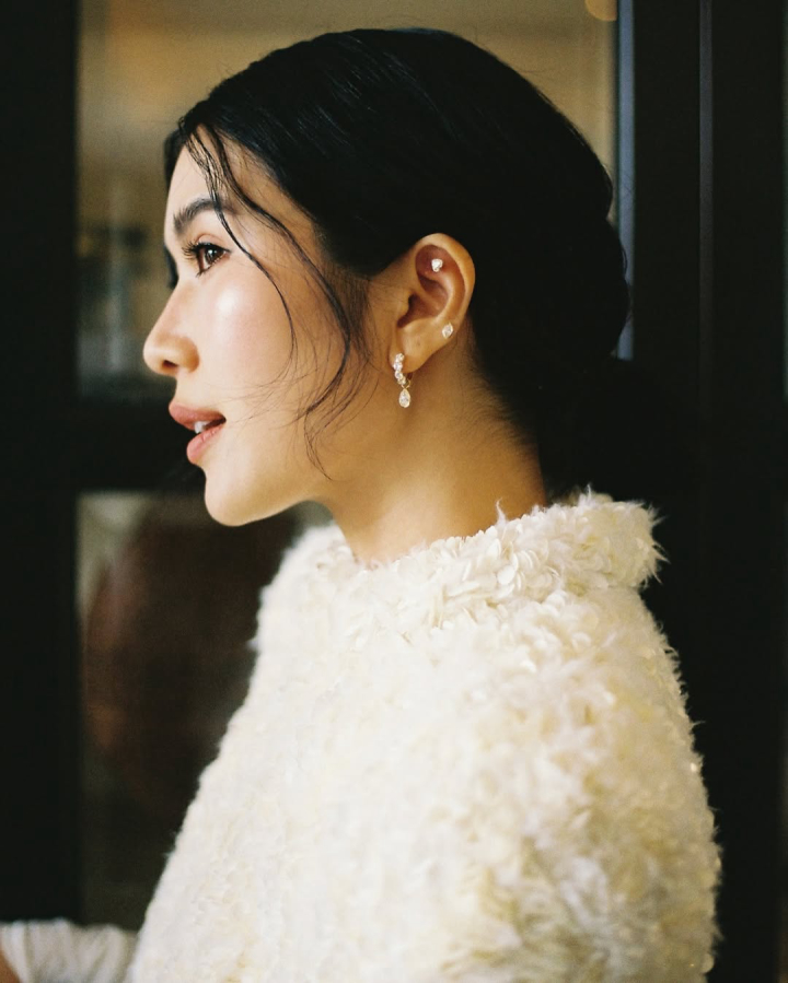  รวมลุคเจ้าสาว “พราว วง Olives” ไอคอนสายแฟ ปังทุกซีน สวยสะกดจนต้องซูม!