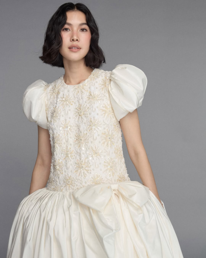  รวมลุคเจ้าสาว “พราว วง Olives” ไอคอนสายแฟ ปังทุกซีน สวยสะกดจนต้องซูม!