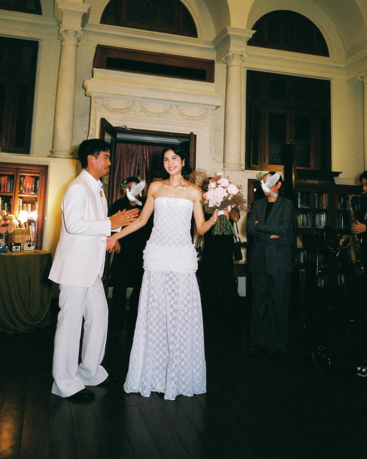  รวมลุคเจ้าสาว “พราว วง Olives” ไอคอนสายแฟ ปังทุกซีน สวยสะกดจนต้องซูม!