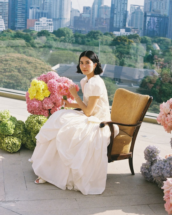  รวมลุคเจ้าสาว “พราว วง Olives” ไอคอนสายแฟ ปังทุกซีน สวยสะกดจนต้องซูม!