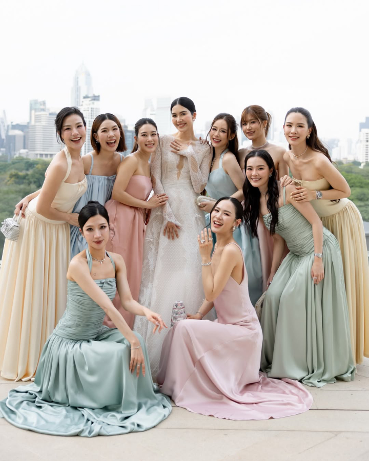  รวมลุคเจ้าสาว “พราว วง Olives” ไอคอนสายแฟ ปังทุกซีน สวยสะกดจนต้องซูม!