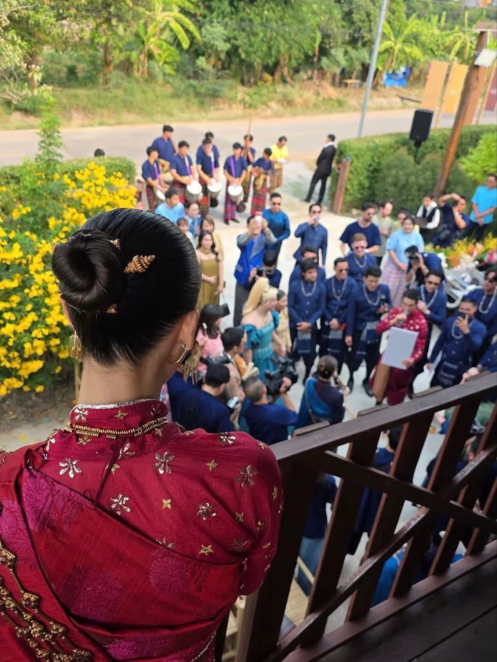  รวมโมเมนต์ งานแต่งซุปตาร์ ณเดชน์ - ญาญ่า เรียบง่ายงดงามตามขนบอีสานดั้งเดิม