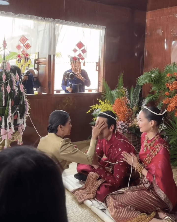  รวมโมเมนต์ งานแต่งซุปตาร์ ณเดชน์ - ญาญ่า เรียบง่ายงดงามตามขนบอีสานดั้งเดิม