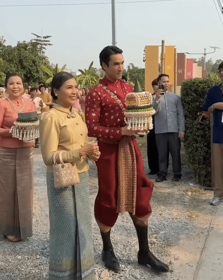  รวมโมเมนต์ งานแต่งซุปตาร์ ณเดชน์ - ญาญ่า เรียบง่ายงดงามตามขนบอีสานดั้งเดิม