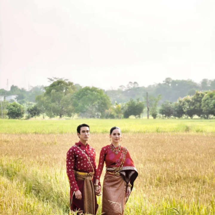  รวมโมเมนต์ งานแต่งซุปตาร์ ณเดชน์ - ญาญ่า เรียบง่ายงดงามตามขนบอีสานดั้งเดิม