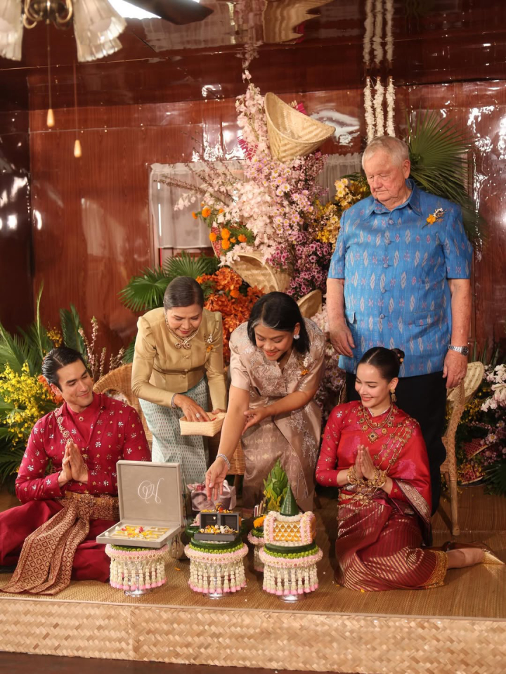  รวมโมเมนต์ งานแต่งซุปตาร์ ณเดชน์ - ญาญ่า เรียบง่ายงดงามตามขนบอีสานดั้งเดิม