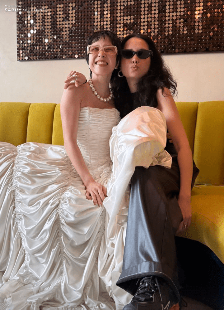  รวมภาพสุดอบอุ่น งานแต่ง "พลอย หอวัง - เต Three Man Down" ลุคเจ้าสาวเก๋สะกดสายตา สมฉายาแฟชั่นไอคอน!