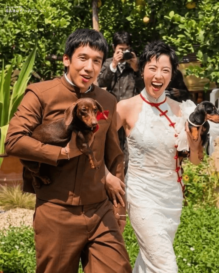  รวมภาพสุดอบอุ่น งานแต่ง "พลอย หอวัง - เต Three Man Down" ลุคเจ้าสาวเก๋สะกดสายตา สมฉายาแฟชั่นไอคอน!