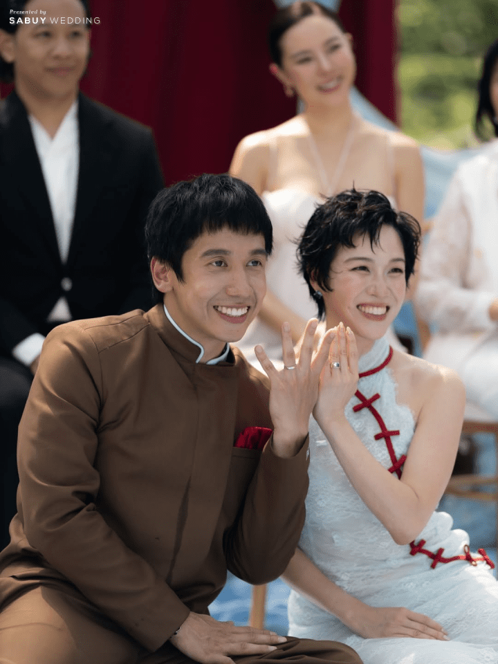  รวมภาพสุดอบอุ่น งานแต่ง "พลอย หอวัง - เต Three Man Down" ลุคเจ้าสาวเก๋สะกดสายตา สมฉายาแฟชั่นไอคอน!