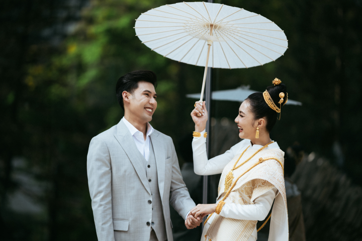 รีวิวงานแต่งลาว-ไทย สวยสดใสในธีมสีเหลือง @ The Okura Prestige Bangkok