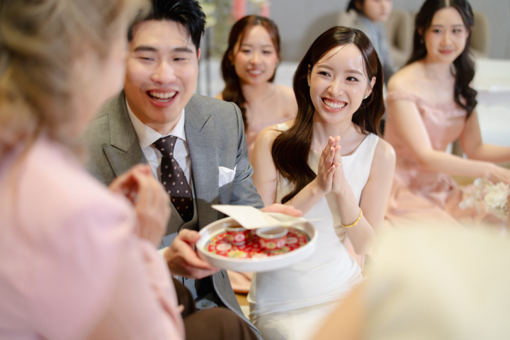 Millennium Hilton Bangkok - รีวิวงานแต่ง Strawberry Matcha สวยละมุน มีลูกเล่นจอ LED เปลี่ยนมู้ดงาน @ Millennium Hilton Bangkok - รูปที่ 12
