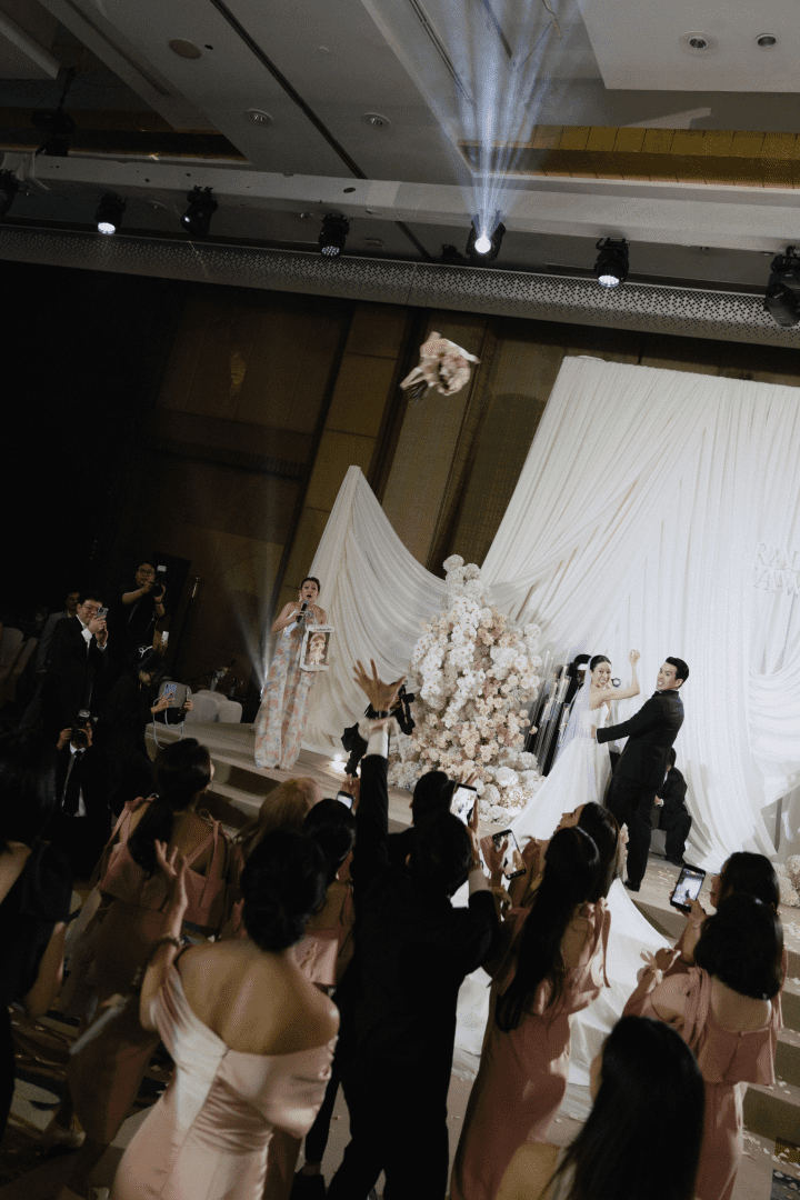 รีวิวงานแต่งธีมสีขาวออฟไวท์ สวย Glam ไม่แย่งซีนบ่าวสาว By PaR Wedding Planner - รูปที่ 34